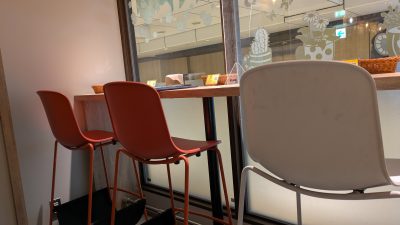 窓側席｜バンゲラズスパイスビストロ＆カフェ