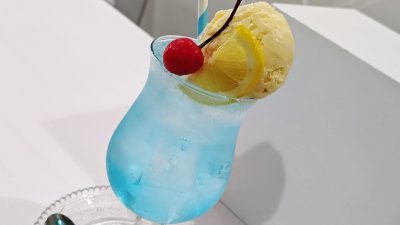 水色のクリアラムネ（アップ）｜8/4の ゆきだるま