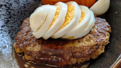 ハンバーグ（アップ）｜COCOCHIコーヒー