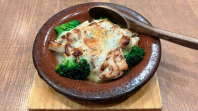 ゴルゴンゾーラソースの鶏とペンネのオーブン焼き｜炉地BAR八兵衛
