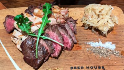 今日のおすすめ！肉三種の盛り合わせ｜ビアハウス 森卯