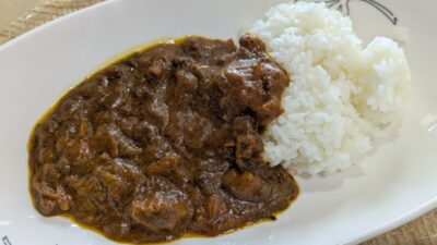 牛すじカレー（アップ）｜童夢カフェ インオペラ