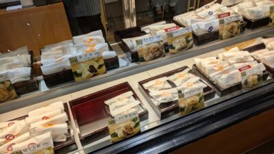 ショーケースのおやき｜小川の庄おやき村 MIDORI長野店