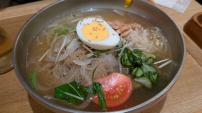 冷麺（アップ）｜韓美膳 大宮ルミネ店
