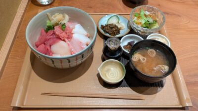 六種の海鮮丼｜炭・森・海 きんぞう一番町店