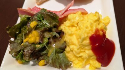 サラダ・スクランブルエッグ|エビアン エスパル店