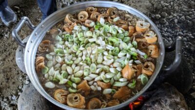 作っているところ｜芋煮会