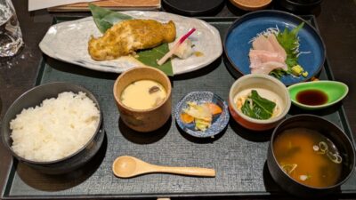 お魚定食（開けてみた）｜旬房 街道 青葉