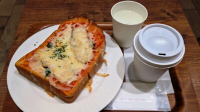 チキンピザトーストとコーヒー｜Drip mania ecute立川店