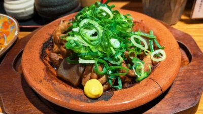 煙の特製モツ煮｜炭火晩酌屋 煙 門前仲町