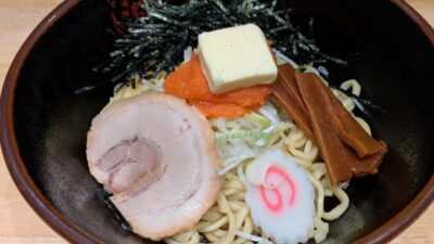 明太バター油そばのトッピング｜油そば専門店 ぶらぶら 杉田店