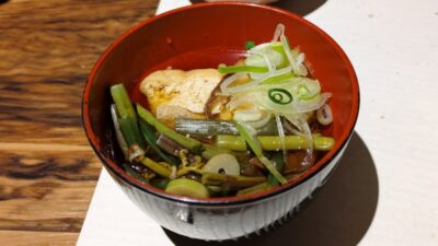 山菜と三角油揚げの温麺｜仙台彩旬 （五橋）