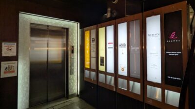 ビルの1F入口｜ジンギスカンYOSHIHIKO麻布十番