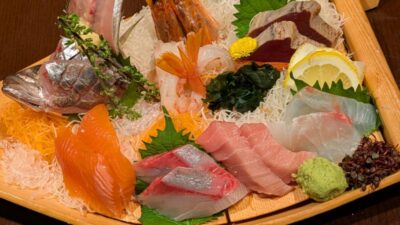 名物直送魚七種舟盛り(アップ)|さかなざかな 桜木町クロスゲート店