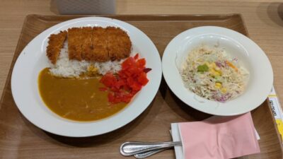 カレーとサラダ|カレーショップ C&C 渋谷店